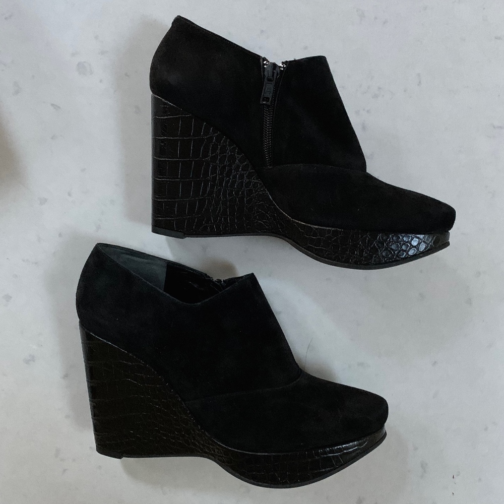 Robert Clergerie Black Suede Bootie Wedge Toon - Picture 5 of 11